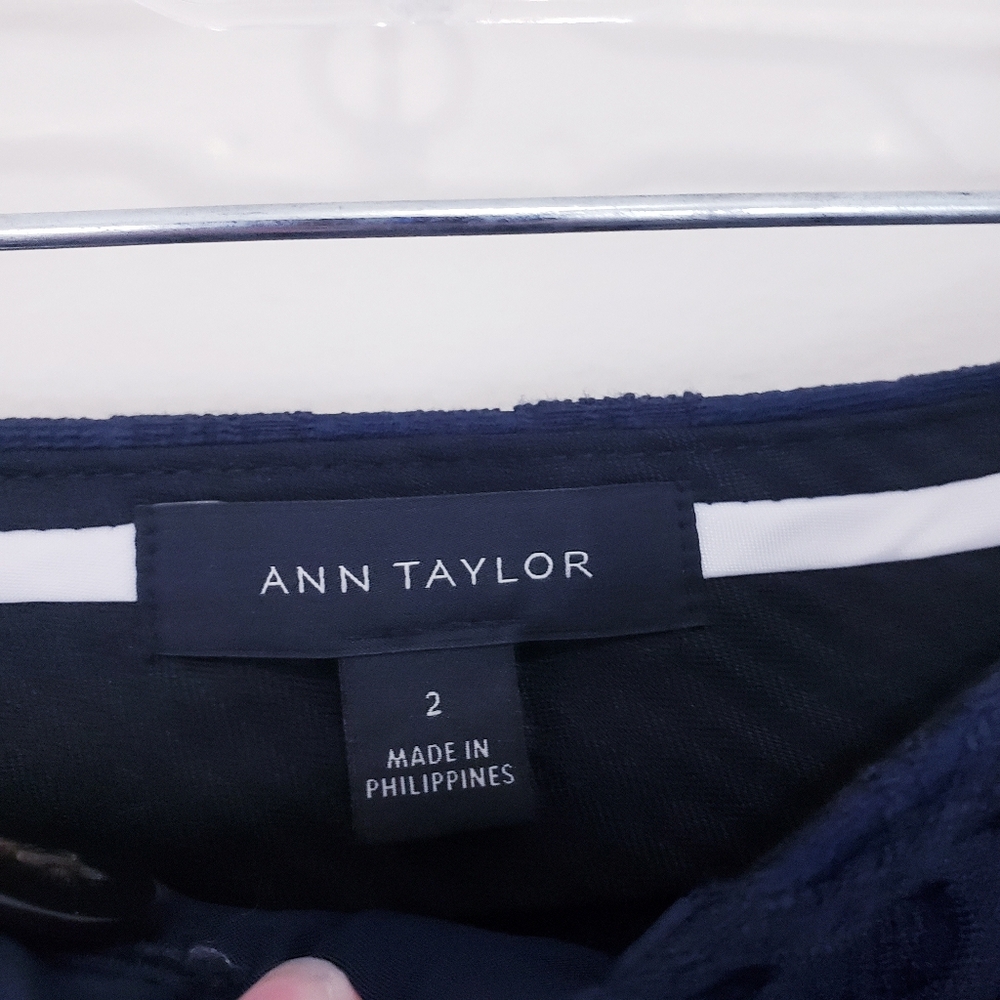 Ann Taylor The Cotton Crop Pants Eyelet In Navy Blue Night Sky Size 2 Dot - Picture 7 of 8